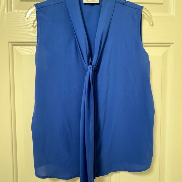 Calvin Klein sleeveless button shirt with tie ribbon - Picture 2 of 4